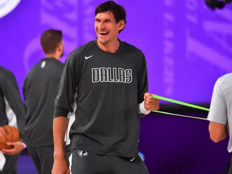 Marjanović taponeó dos veces consecutivas a Howard y se mufó