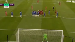 El arquero quedó parado: Alexander-Arnold hizo un golazo de tiro libre