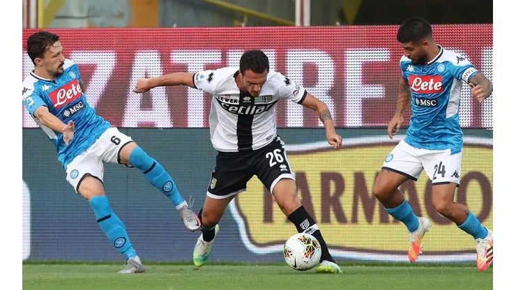 Bajo una lluvia de penales, Parma sorprendió y le ganó 2 a 1 al Napoli