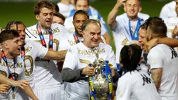 La mejor despedida de la Championship: Leeds goleó y Bielsa levantó la copa