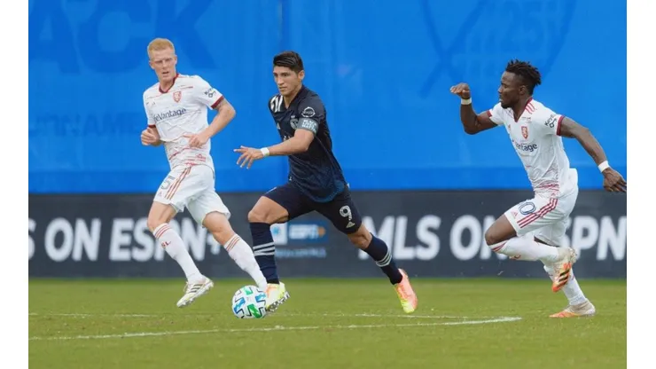 Pulido clave en victoria de Sporting Kansas City
