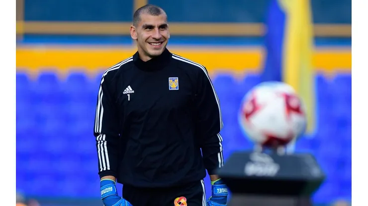 Patón Guzmán le arruinó a Tigres la presentación de su nueva piel, pero con humor