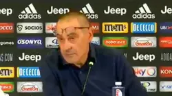 Le hablaron de Juventus como campeón y Sarri se tocó "ahí abajo"