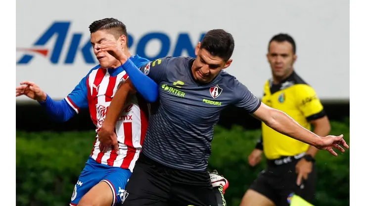 Destrozan a Atlas por "copiar" jersey de visita de Chivas