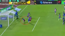¡Cruz Azul empata gracias a autogol de Chivas!