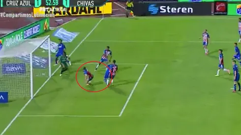 ¡Cruz Azul empata gracias a autogol de Chivas!