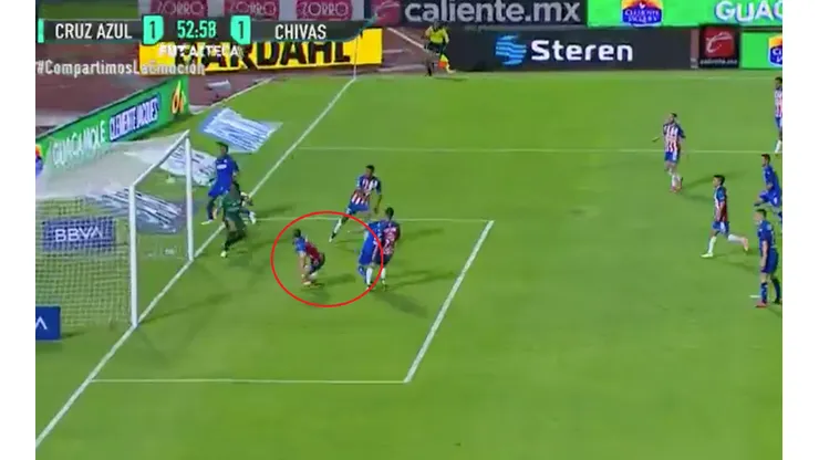 ¡Cruz Azul empata gracias a autogol de Chivas!