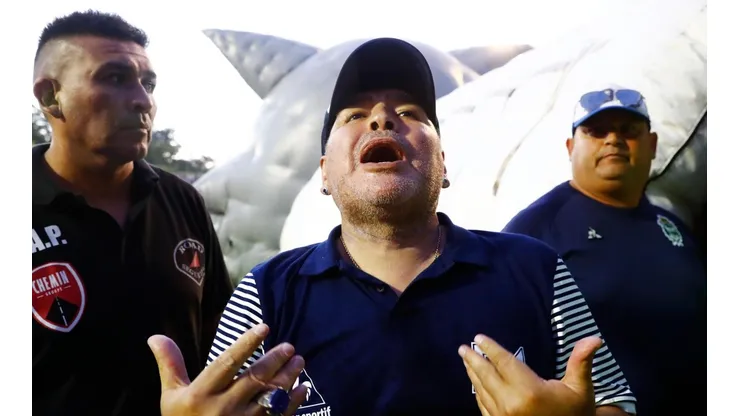 Diego Maradona, entrenador de Gimnasia.