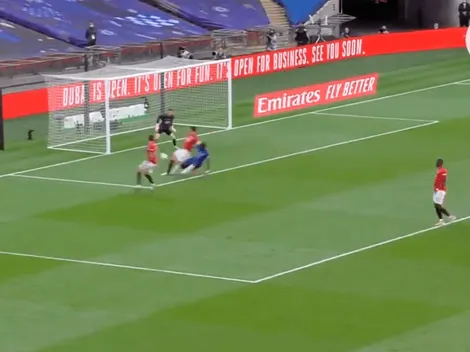 Tampoco lo ayudan mucho: Maguire metió en contra el 3 a 0 del Chelsea ante el United