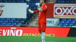 Afición de Rayados criticó a Hugo González.