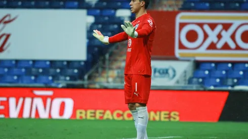 Afición de Rayados criticó a Hugo González.