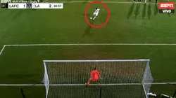 A Cristian Pavón le atajaron el primer penal, pero convirtió en la repetición