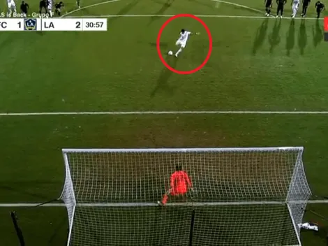 A Cristian Pavón le atajaron el primer penal, pero convirtió en la repetición