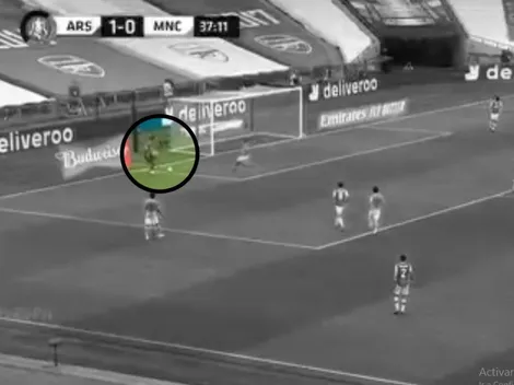 ¡Está loco! Emiliano Martínez gambeteó a Gabriel Jesús y salió jugando