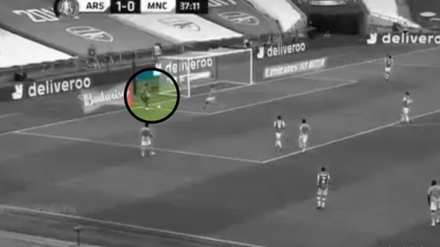 ¡Está loco! Emiliano Martínez gambeteó a Gabriel Jesús y salió jugando