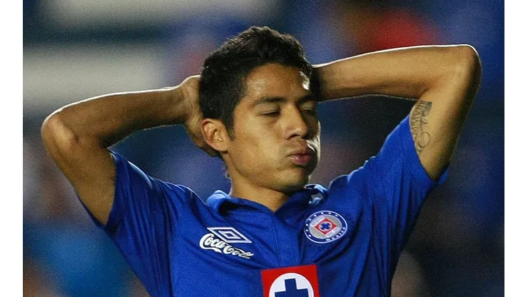 Puso a la venta la playera de Javier Aquino, pero le ofrecieron quemarla