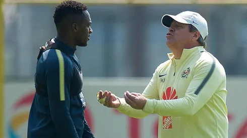 Miguel Herrera pidió un reemplazante para Renato Ibarra