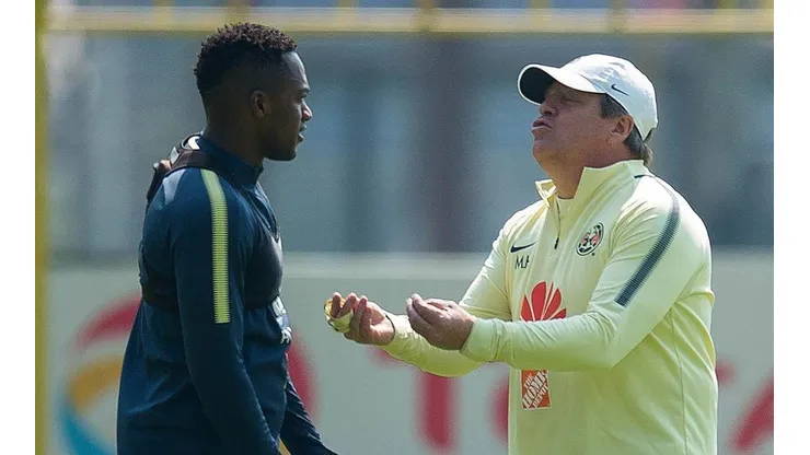 Miguel Herrera pidió un reemplazante para Renato Ibarra