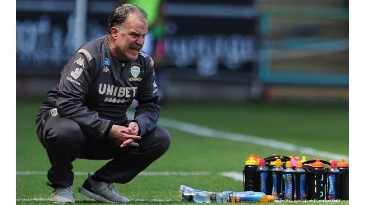 Un viejo conocido: Mendy le dio la bienvenida a Bielsa a la Premier