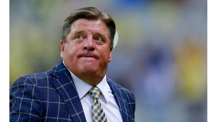 Miguel Herrera pasó de no utilizar cubrebocas a promover su uso