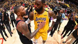 Damian Lillard junto a LeBron James (Getty)