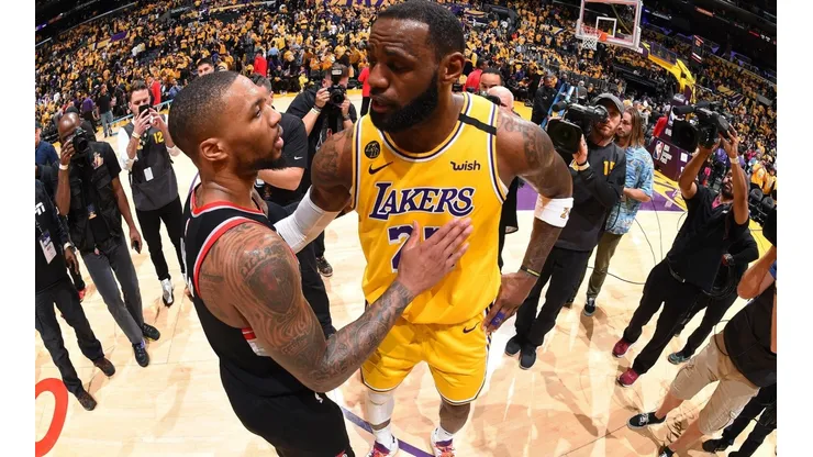 Damian Lillard junto a LeBron James (Getty)