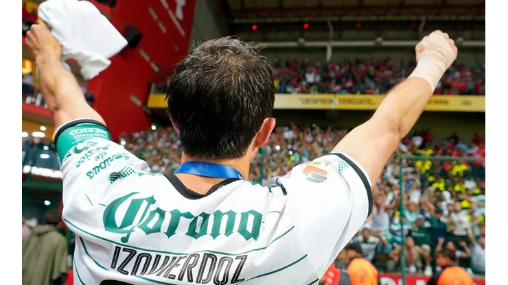 Cali Izquierdoz celebra el Clausura 2018 en el Nemesio Diez (Getty Images)