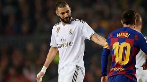 Benzemá junto a Messi en el último derby, (Getty)