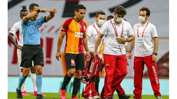 Esposa de Falcao responde a hinchas que los "echan" de Turquía