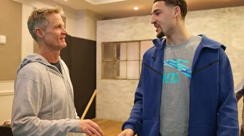 Steve Kerr junto a Klay Thompston (Getty)