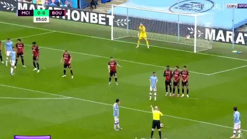 Mejor que Messi y Ronaldo: David Silva clavó un golazo de tiro libre