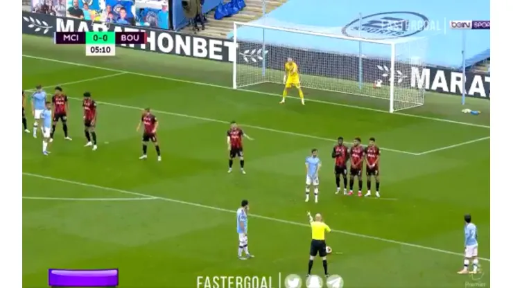 Mejor que Messi y Ronaldo: David Silva clavó un golazo de tiro libre