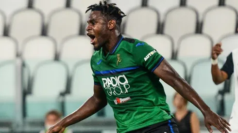 Duván Zapata festeja el gol que le marcó a la Juventus en Turín.