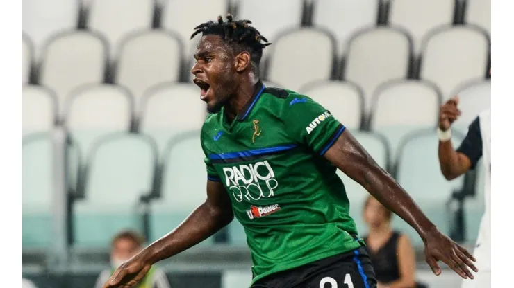 Duván Zapata festeja el gol que le marcó a la Juventus en Turín.
