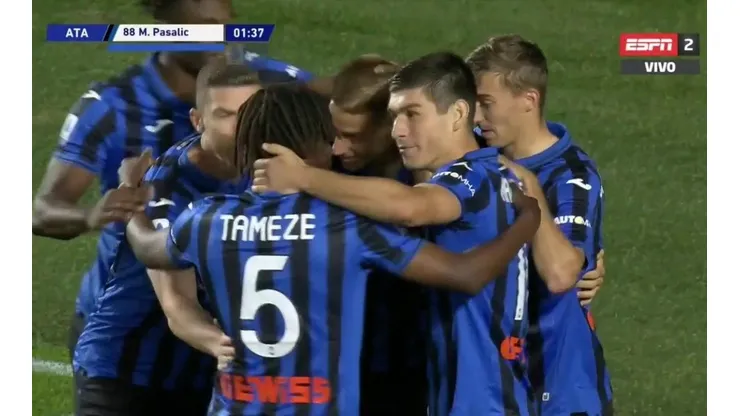El rival ni tocó el balón: Atalanta sacó del medio y a los 88'' hizo el 1-0