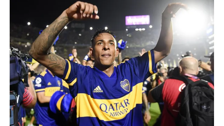 Sebastián Villa con la camiseta de Boca.