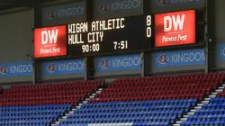 El cartel electrónico lo dice absolutamente todo.