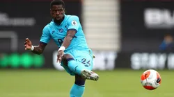 Serge Aurier durante un partido de Tottenham.