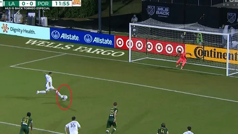 Displicente: Chicharito erró un penal con Los Galaxy