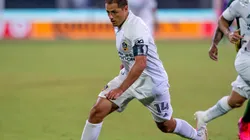 Llenaron de insultos a Chicharito Hernández tras fallar un penal.