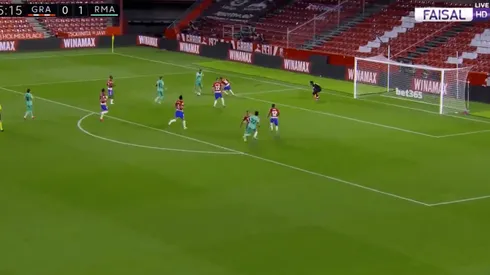 Siempre Benzema: enganchó, le pegó y clavó el 2-0 del Madrid ante Granada