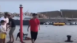 Video: un hincha del Real Madrid se cruzó a Messi y Suárez en su día de descanso