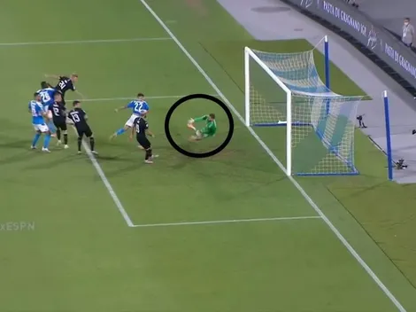 Video: blooper insólito de Donnarumma y gol de Di Lorenzo para Napoli
