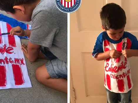 Expiloto de F1 quiere regalarle camiseta de Chivas a aficionado