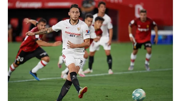 Ocampos pateó el penal sin mirar.