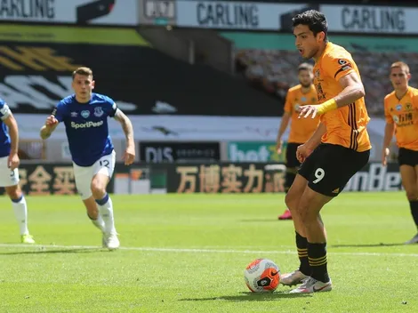 ¡Grítalo, Raúl! Jiménez anotó de penal ante Everton y abrió el marcador