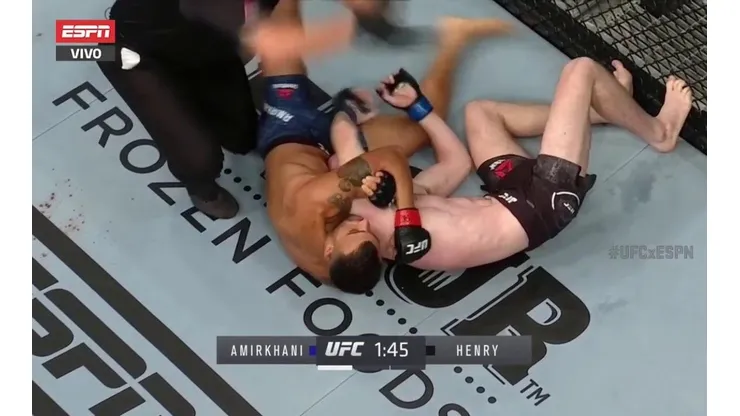 Terrorífica llave de Amirkhani a Henry en la UFC. (Twitter)