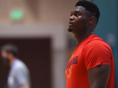 VIDEO: Zion Williamson domina a todos en el entrenamiento