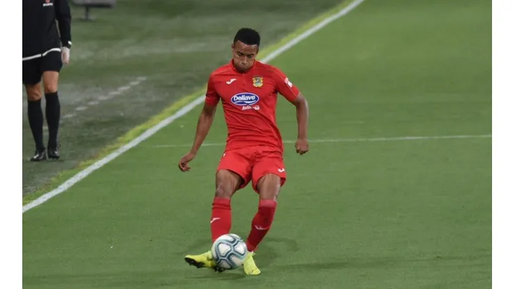 Jeisson Martínez tiene 25 años y juega de delantero.