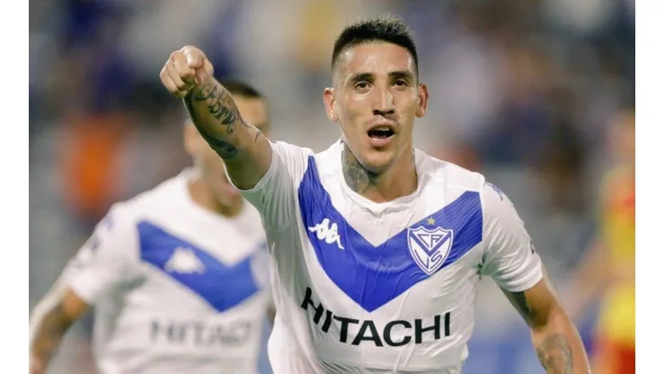 Chau Boca y San Lorenzo: Vélez oficializó la compra de Centurión